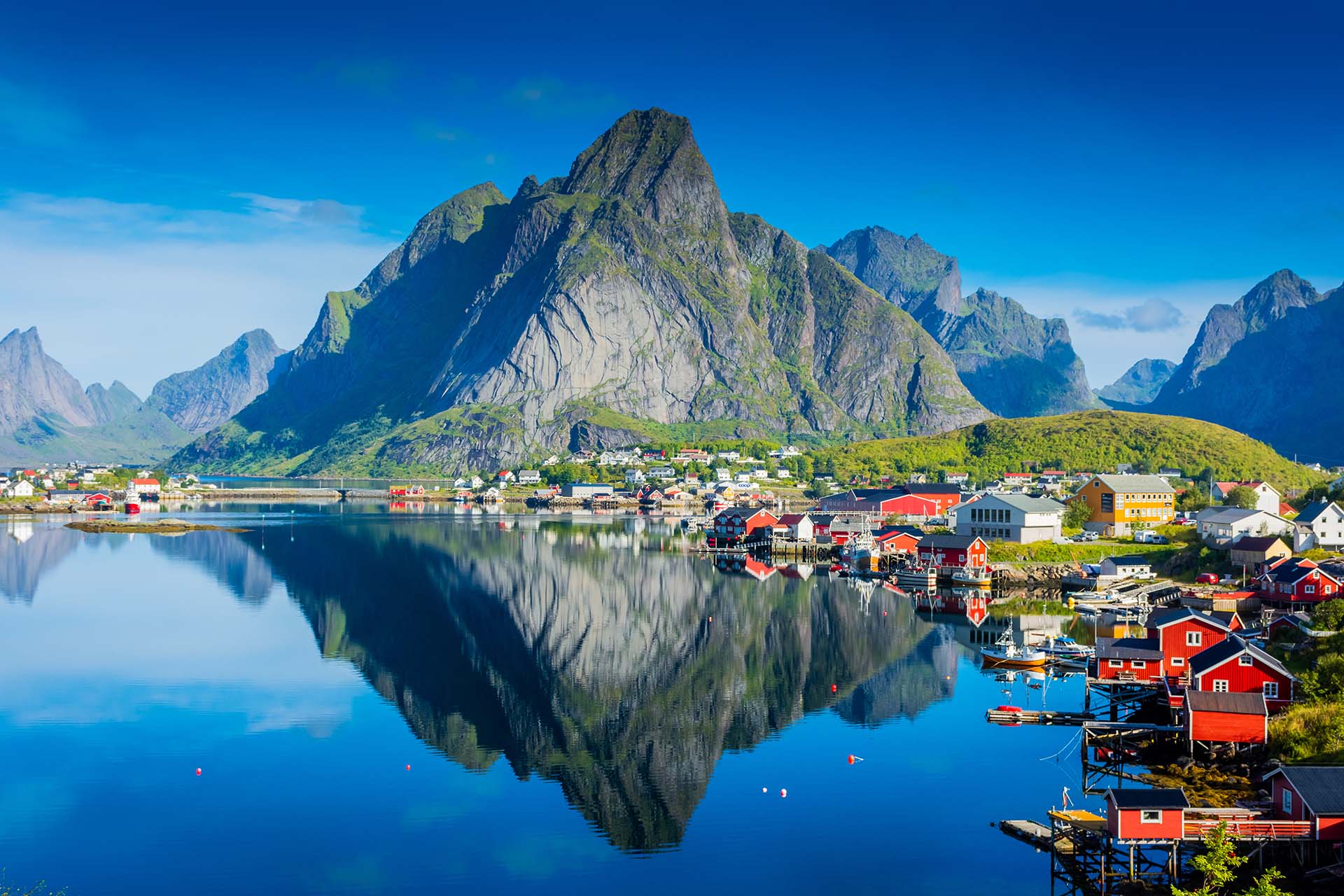 reine village lofoten islands norway