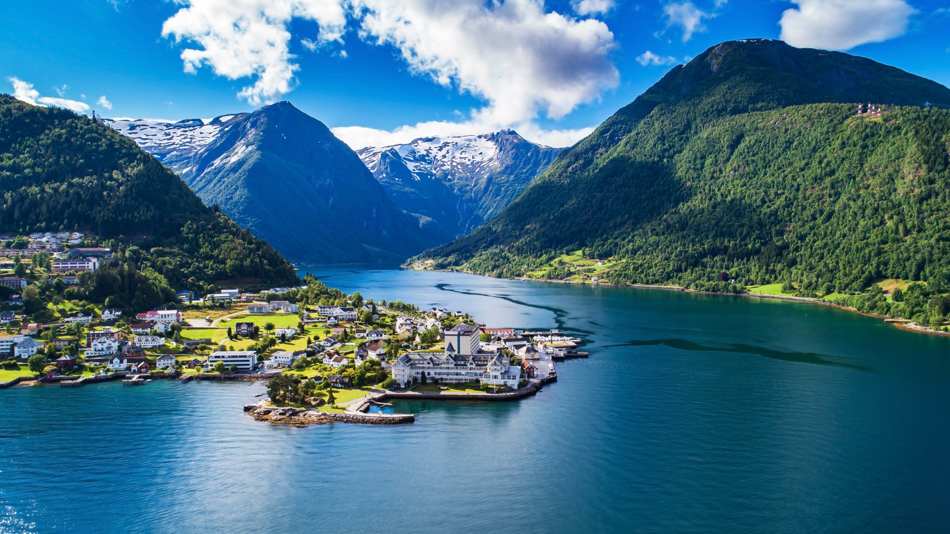coastal towns in norway: Balestrand
