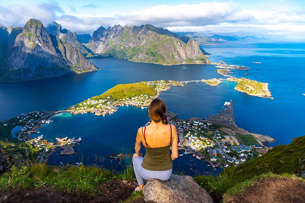 lofoten reinebringen hike in summer