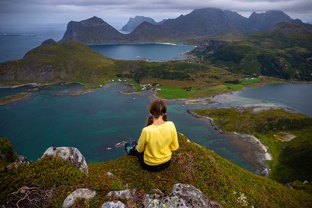 best easy hikes in lofoten: Offersøykammen route