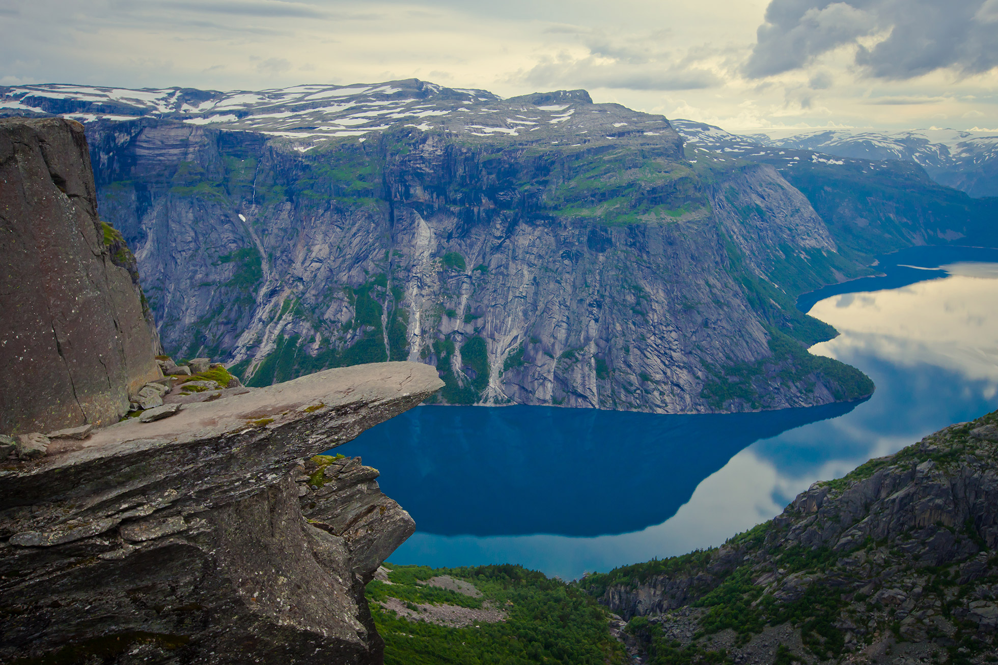 Trolltunga hiking