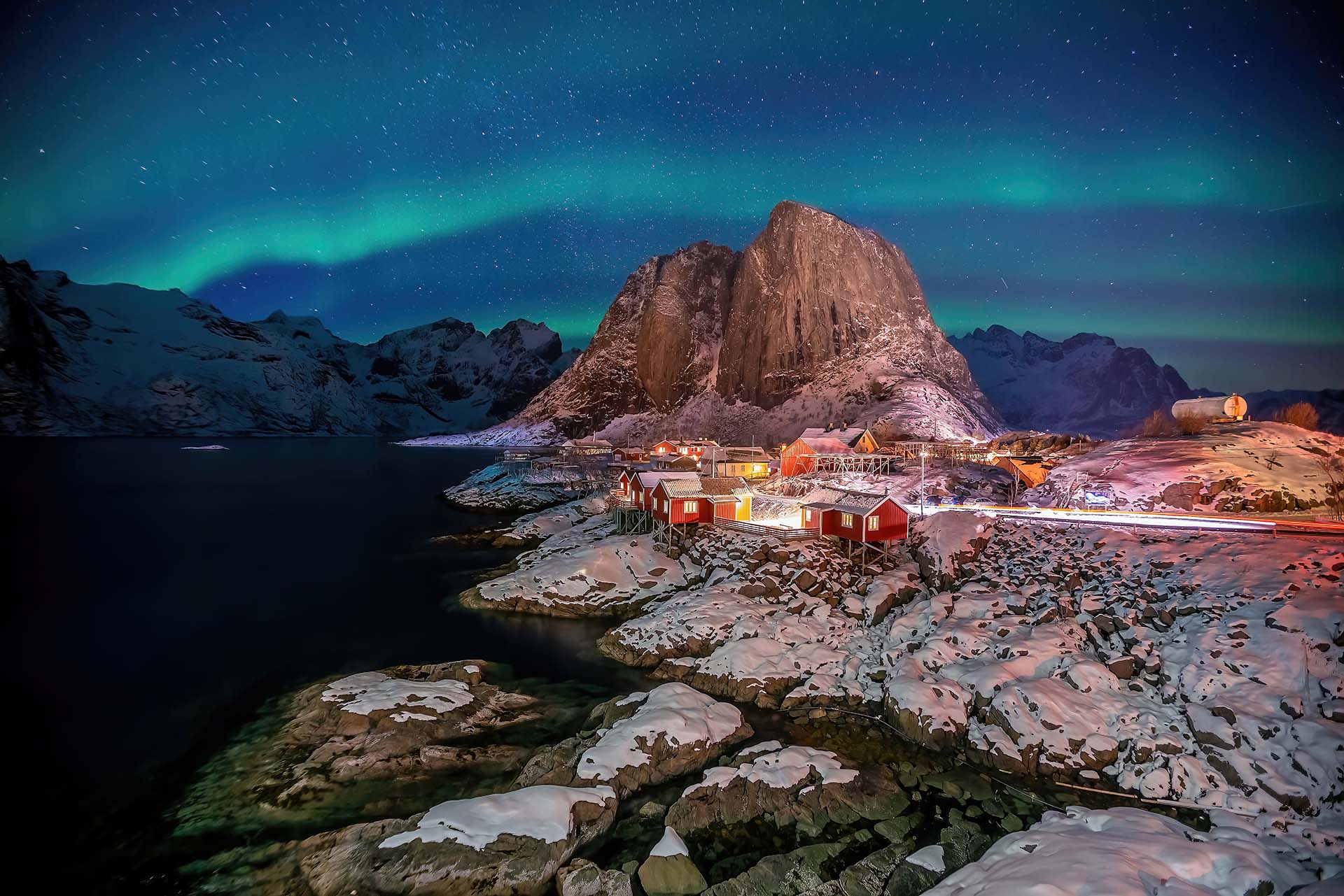 Aurora viewing tours in Lofoten, Norway