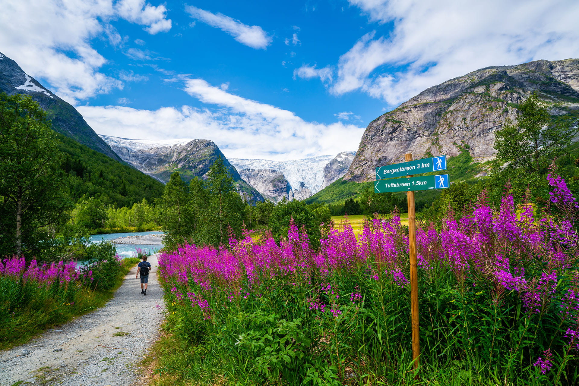 Bergsetbreen glacier guided expedition