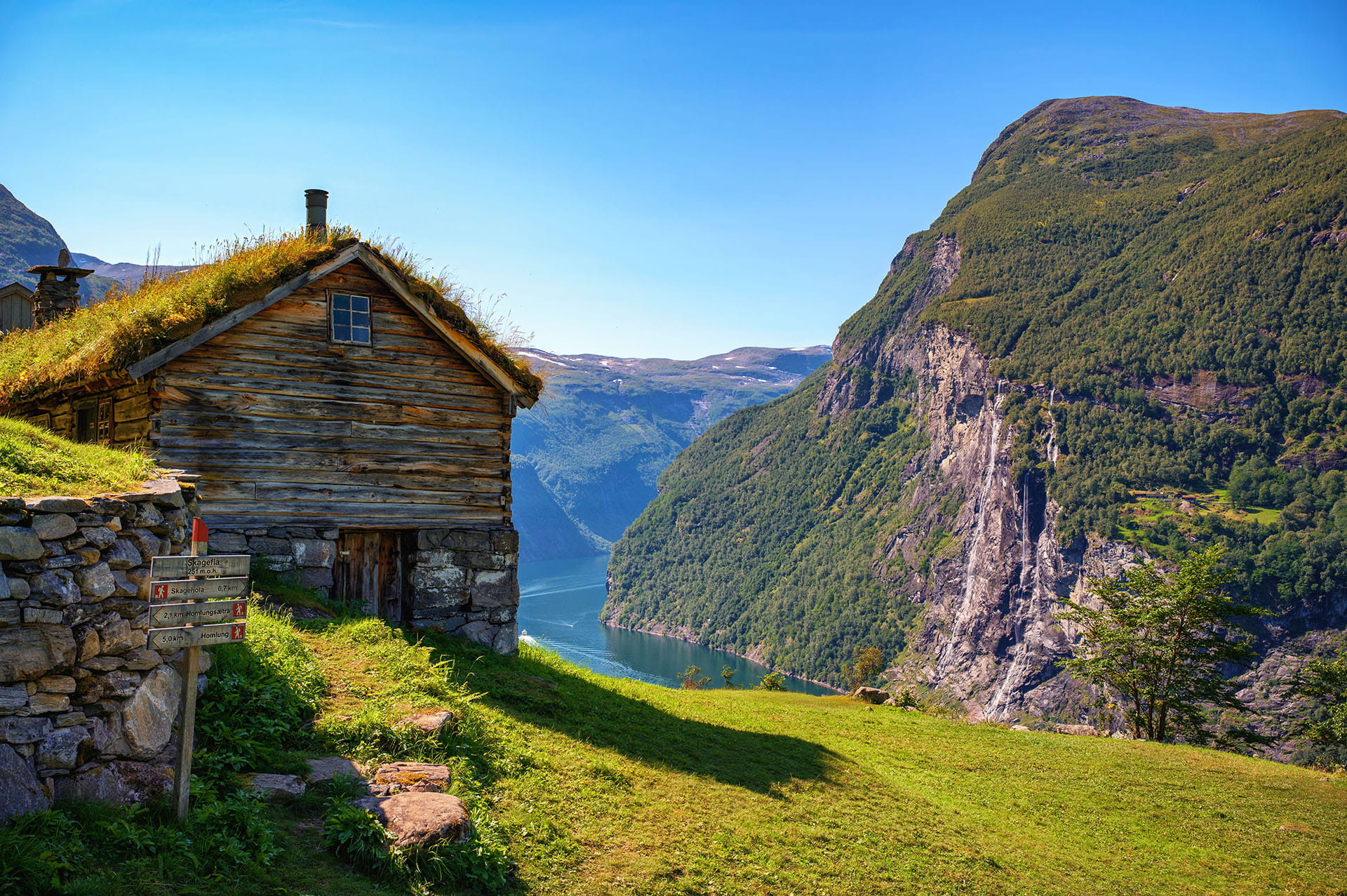 Skageflå mountain farm private hike